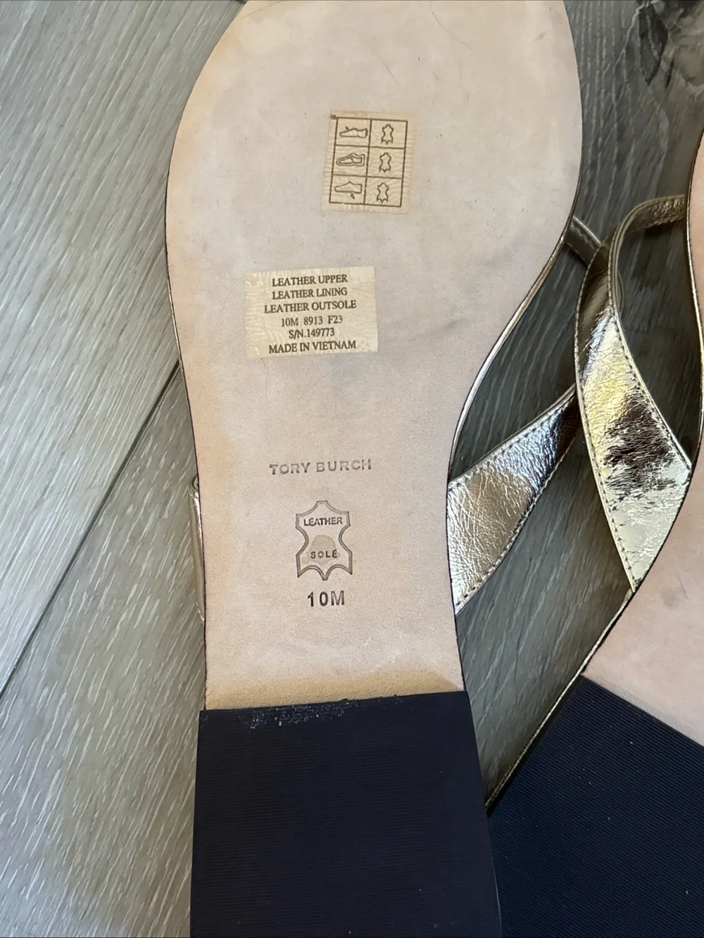NWOB  $178 Tory Burch Classic Flip Flop Sparkle Gold Sz 10 Logo